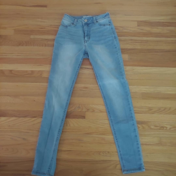 Light Blue Jeans - Picture 1 of 3